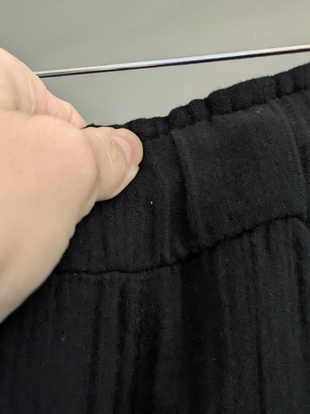 GAP Black Wide-Leg Pleated Gauzy Cotton Pants - Picture 4 of 10